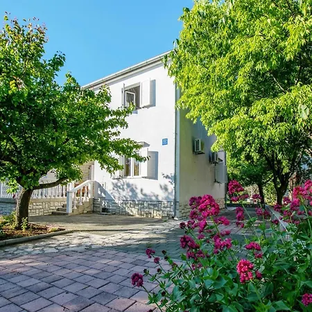 In Seline Near The Sea With Seaview Apartman Starigrad-Paklenica